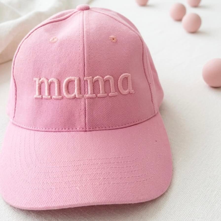 Rožinė kepurė su snapeliu 3D siuvinėjimu "mama"